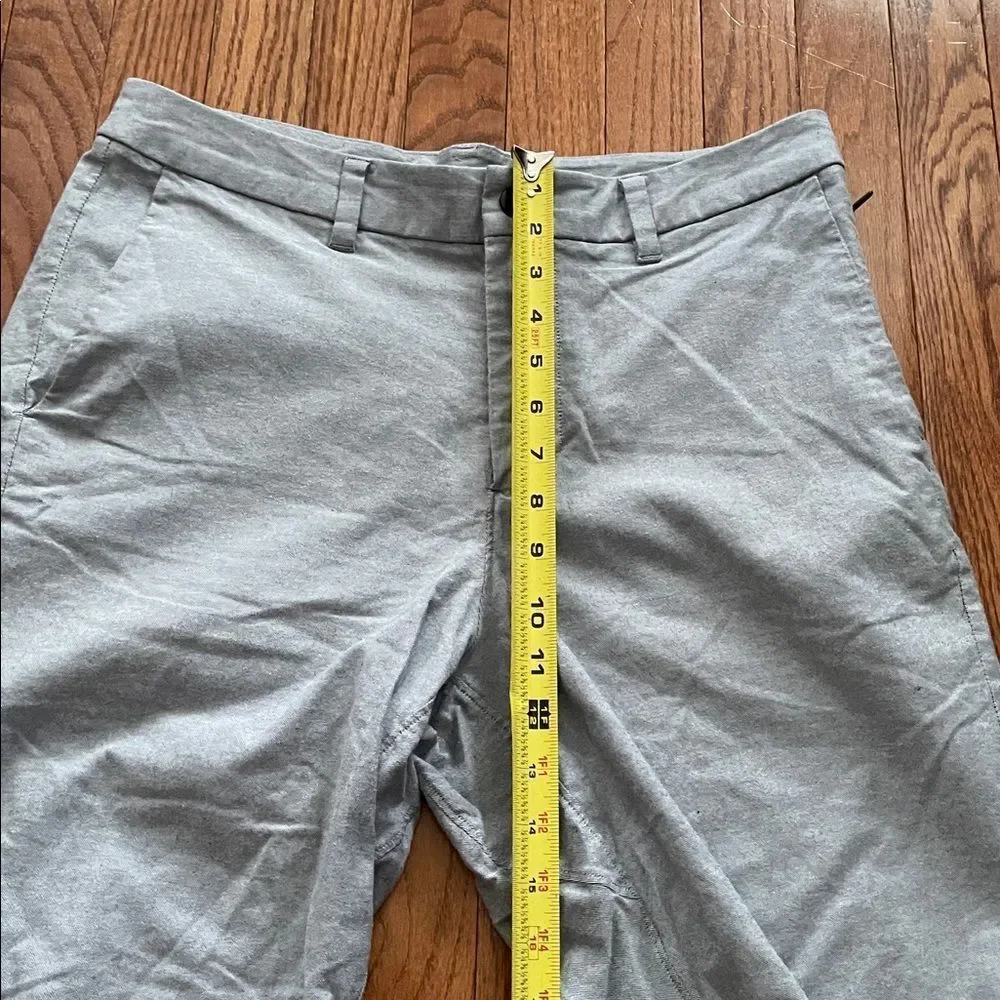 Lululemon Light Gray Knit Chino Shorts Men’s Sz 31